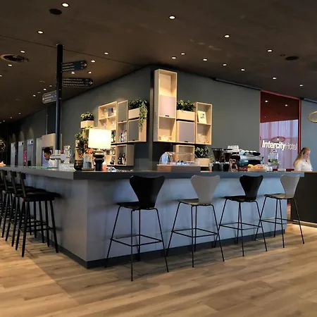 Intercityhotel Amsterdam Schiphol Airport-2